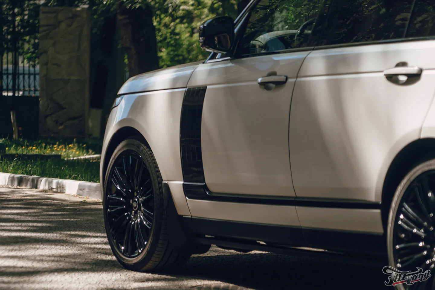 Range Rover Vogue SE в шикарном перламутровом виниле!